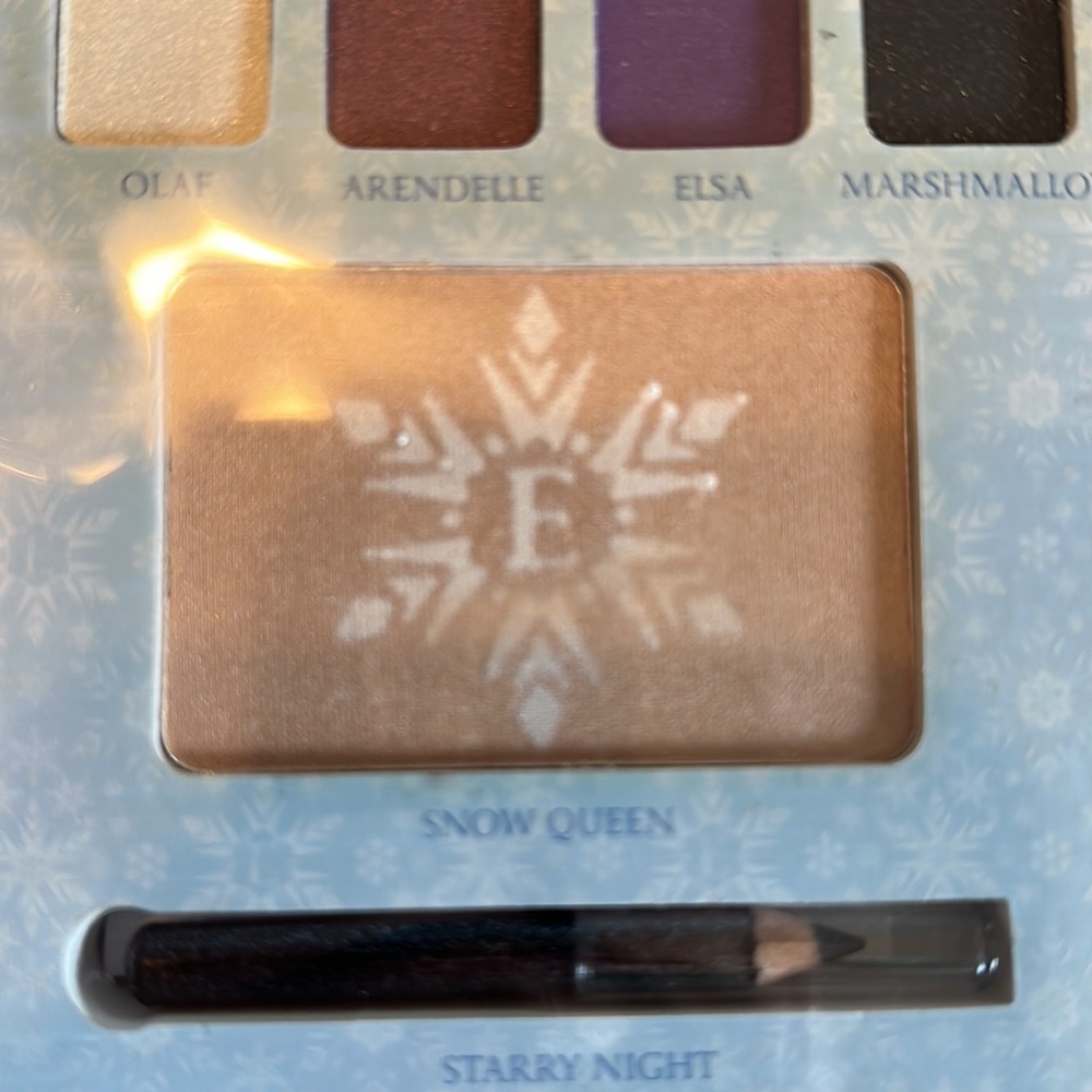 ELF Disney Elsa Snow and Ice Beauty Book Makeup - Picture 15 of 16